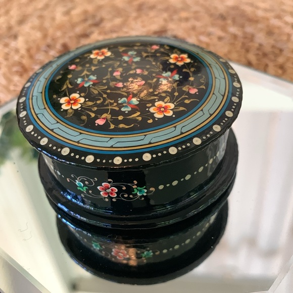 UzbekAlive, lacquer floral trinket box, EUC - Picture 5 of 10
